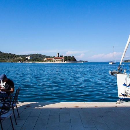Apartman Kolura Vis Bagian luar foto