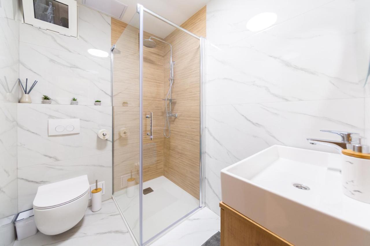 Apartman Kolura Vis Bagian luar foto